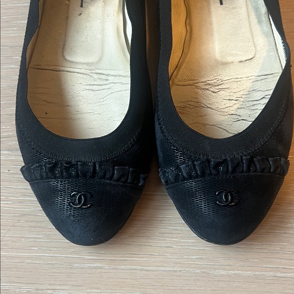 Chanel Black Flats with Logo Detail - Picture 2 of 6